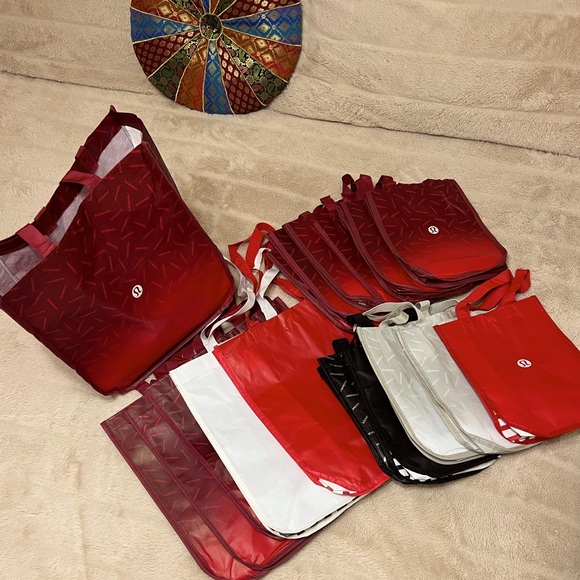 lululemon athletica Handbags - Lululemon🐳 20+ Reusable Bags